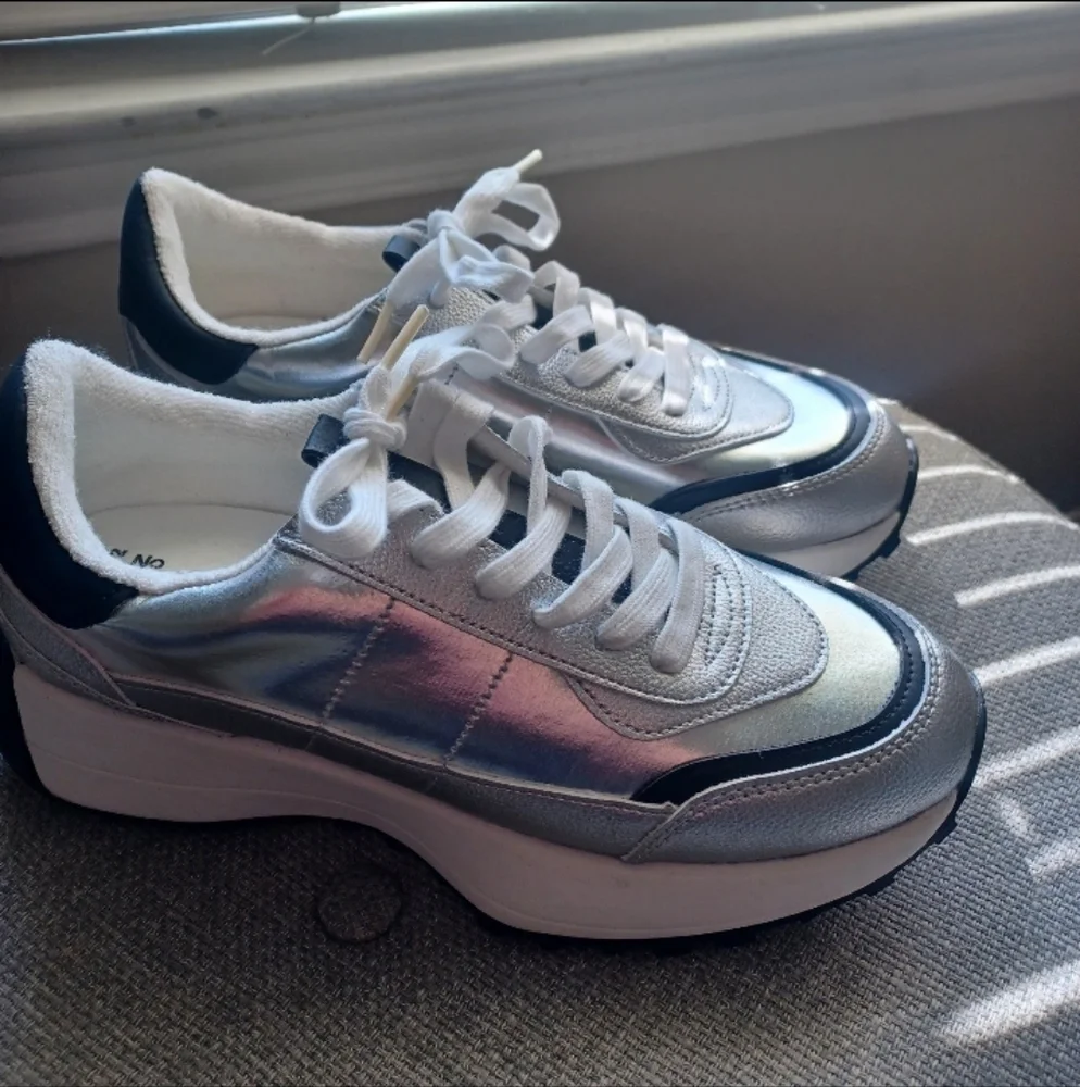 NOBO Silver Mettalic Platform Sneakers Wmns sz 9.5
